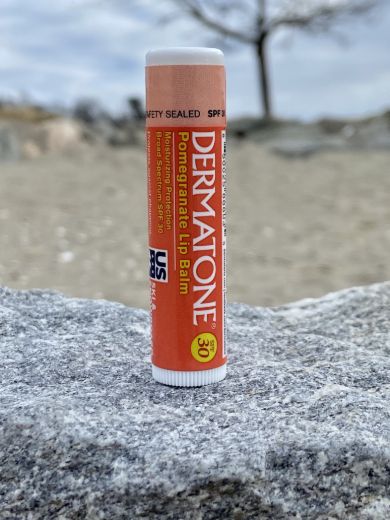 Bilde av Dermatone Lip Balm Pomegranate 0,15oz. m-display for 24 